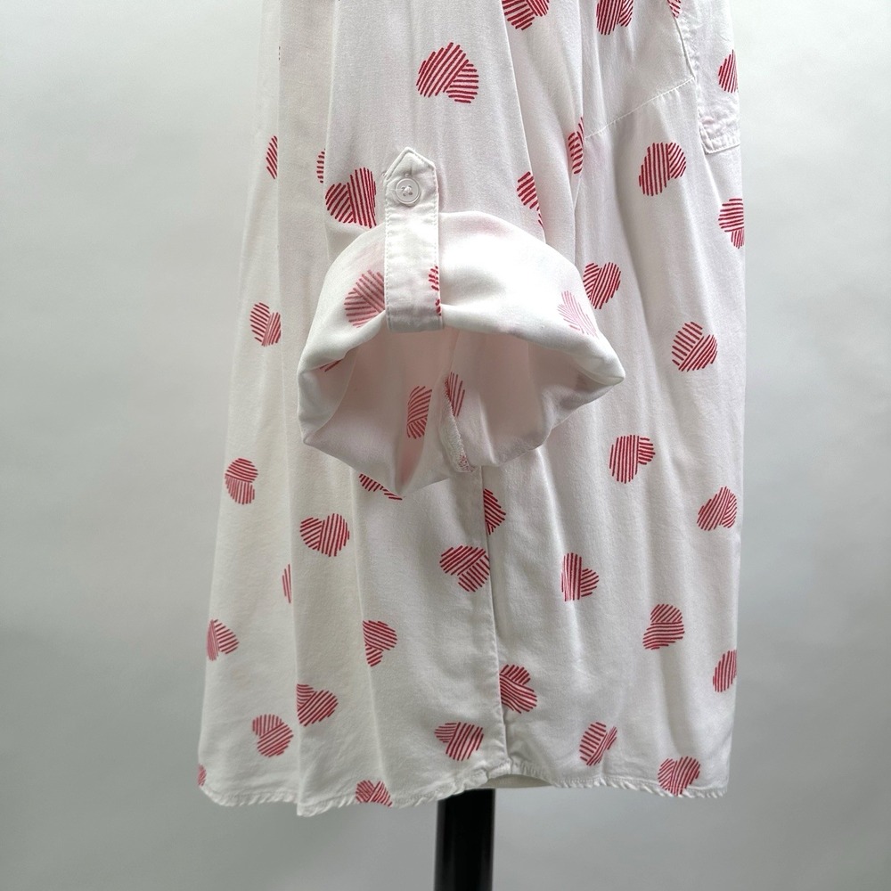 Torrid Harper Challis Blouse 3X 22/24 Hatch Hearts Cloud Dancer Roll Tab Top - Picture 13 of 14
